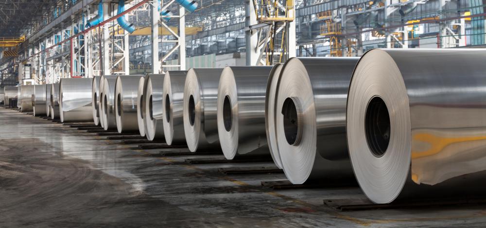Aluminum fences benefit from aluminum's light weight and durability.