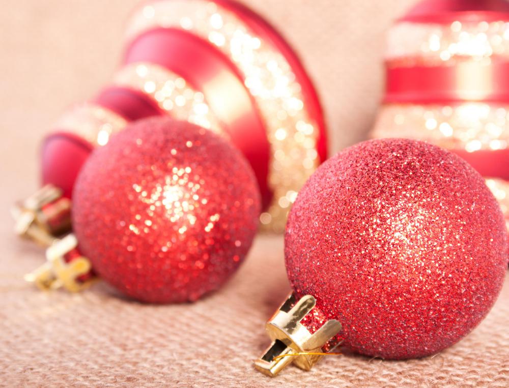 Tinsel should be placed on a Christmas tree before the ornaments are added.