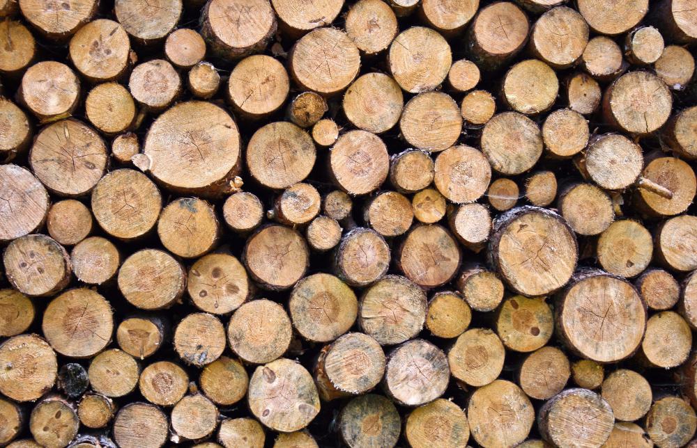 Artificial logs may be used with a propane fire pit.