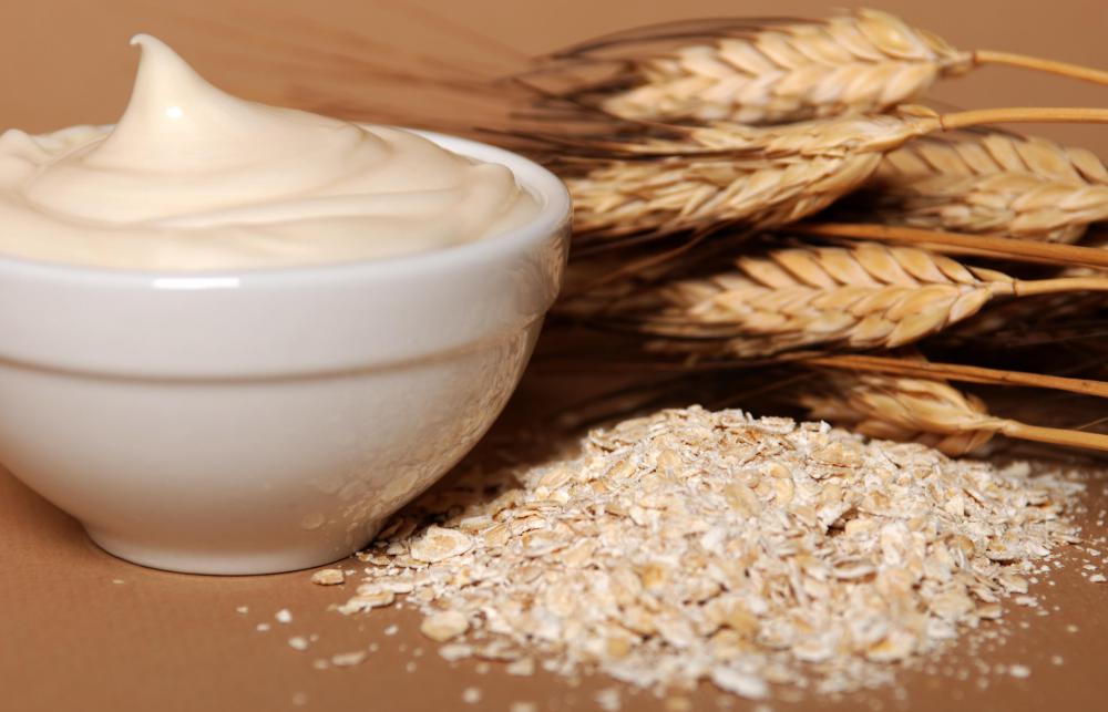 Using an oatmeal based lotion can soothe a poison ivy rash.