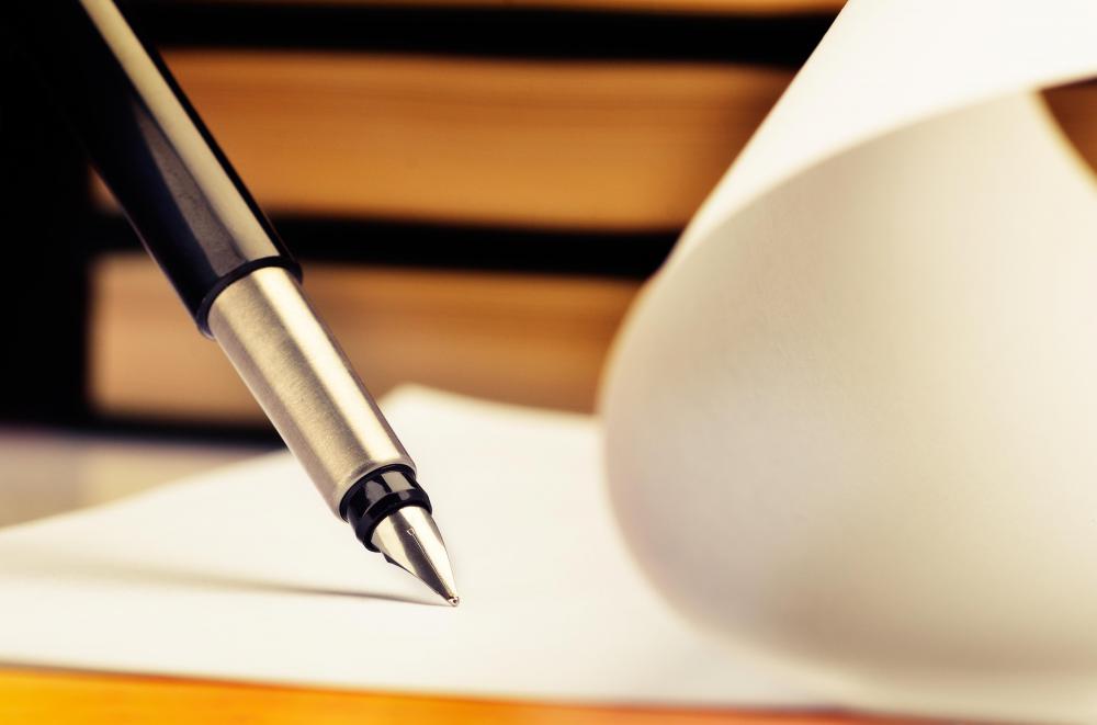 The tip of a quill pen should resemble the nib of a fountain pen.