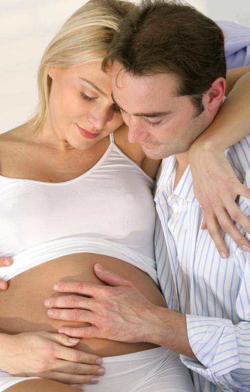 There are ways to lend support to your pregnant wife.
