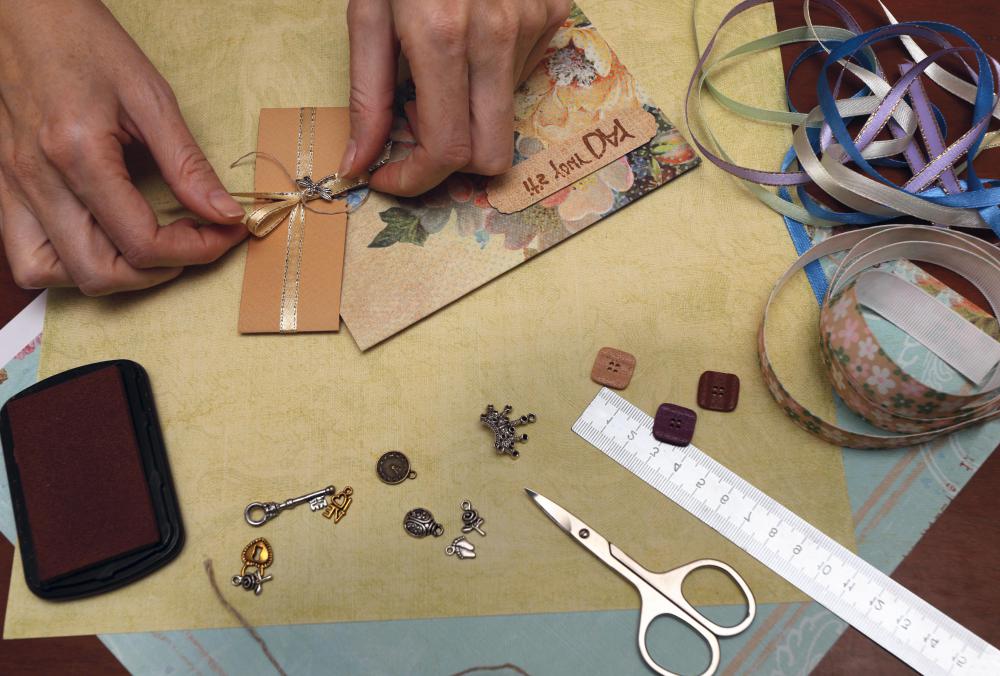 Beginners in decoupage are advised to use thicker papers to avoid tearing.