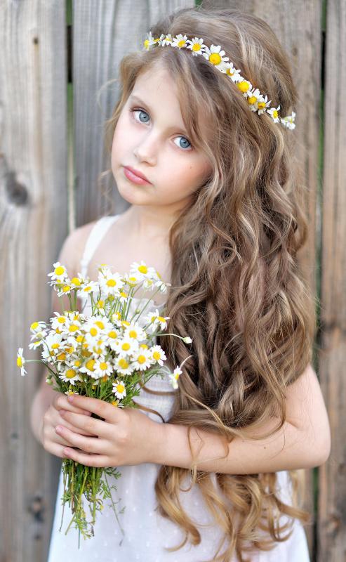 English daisies typically have white petals and a yellow center.