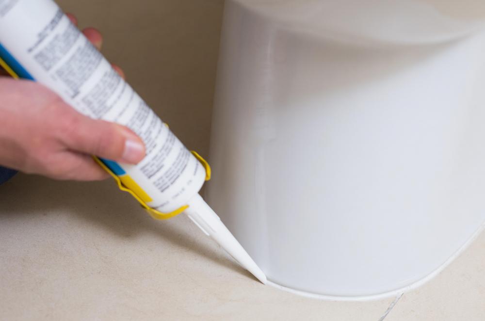 What are the Different Types of Tub Caulk? (with picture)
