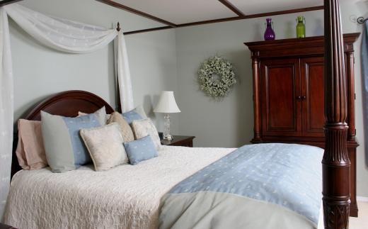 Traditional canopy beds are classified as four poster beds.