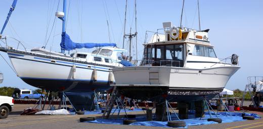 Waterproof paint is used to paint boats.