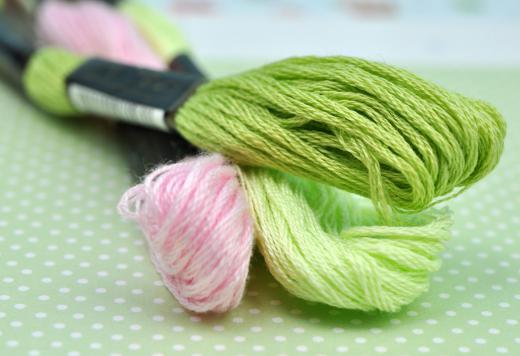 Embroidery floss or other thick thread is used for blanket stitches.