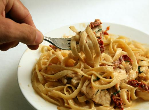 Some people find that konjac noodles work well as a low carbohydrate alternative to traditional pasta.