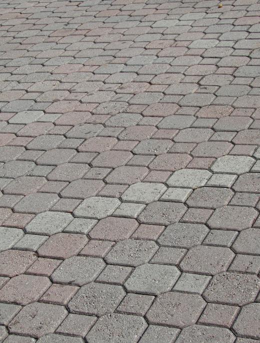 Using premixed concrete can ensure that the pavers are solid and strong.