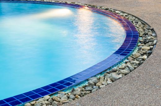 Unlike most public pools, backyard swimming pools do not have to be rectangular.