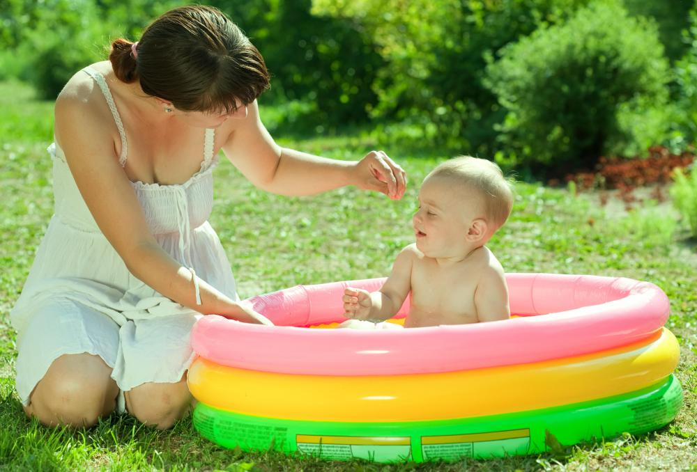 How do I Care for a Kiddie Pool? (with pictures)